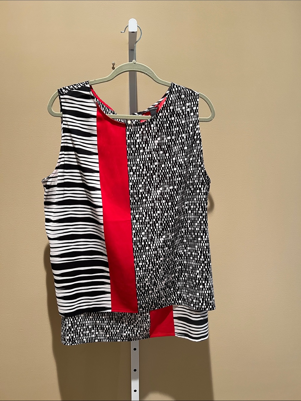Chico's Black Label Black, White & Red Mixed-Pattern Sleeveless Tank